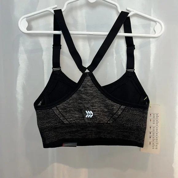 1 piece seamless cami bra. 1783 - Picture 2 of 6